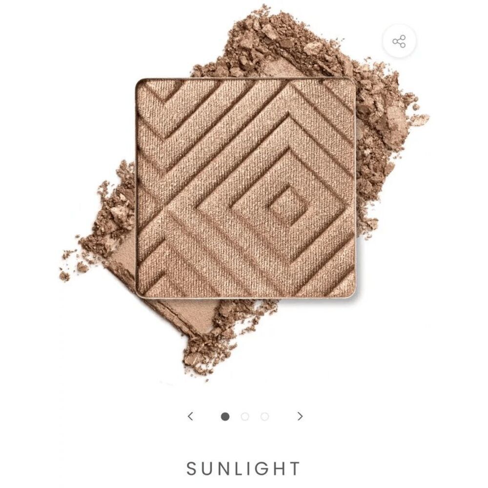 Makeup Geek Highlighter Compact Sunlight